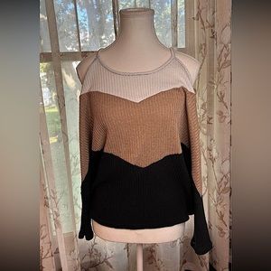 SHEIN TRI COLORED SWEATER--SIZE: MD				



PN:0428